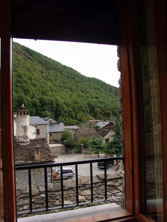 Hostal Pirineos Sarvise Ruang foto