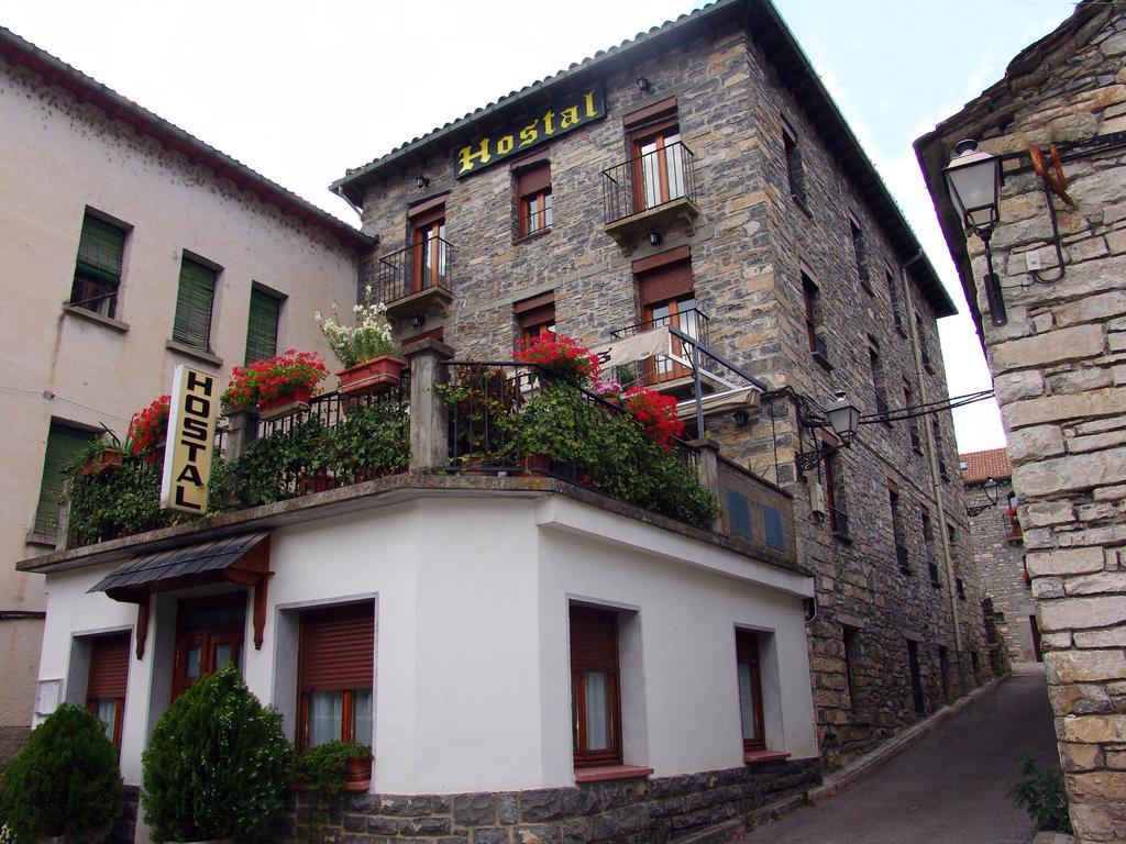 Hostal Pirineos Sarvise Bagian luar foto