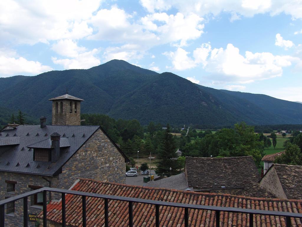 Hostal Pirineos Sarvise Ruang foto