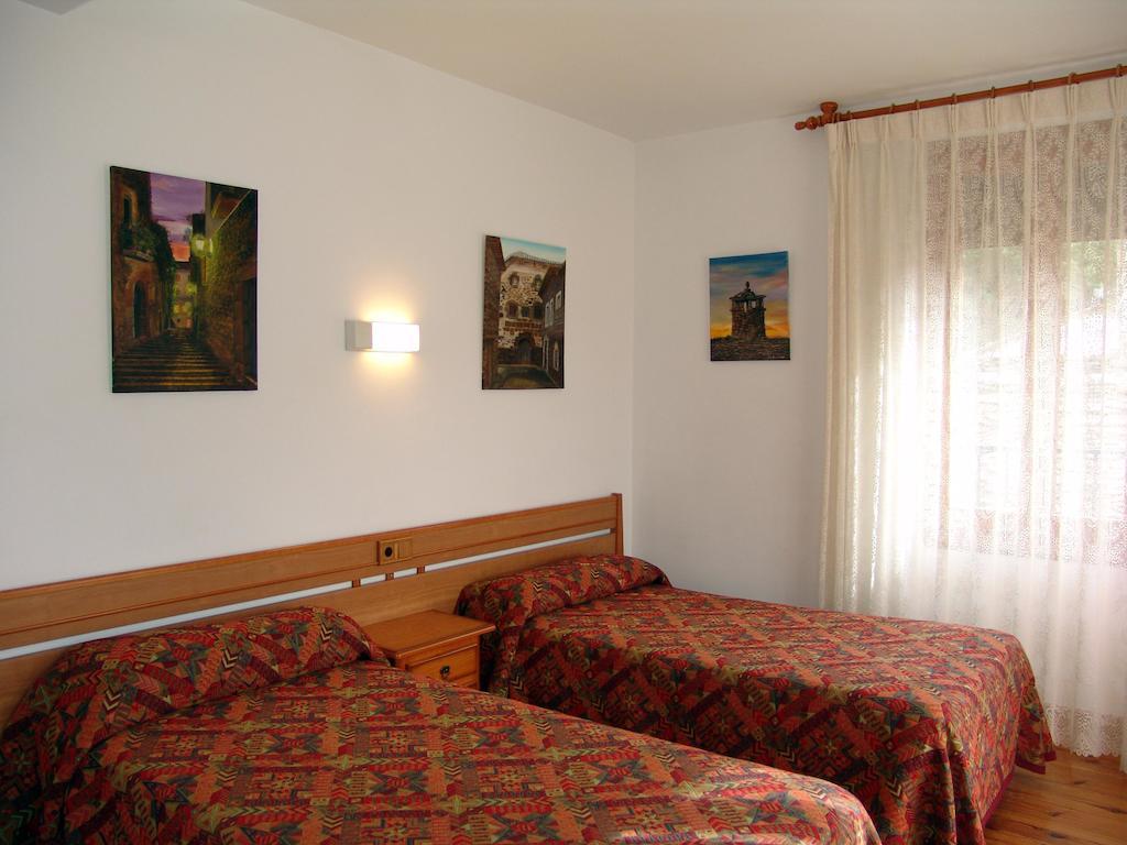 Hostal Pirineos Sarvise Ruang foto
