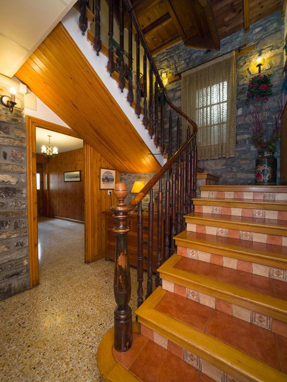 Hostal Pirineos Sarvise Bagian luar foto