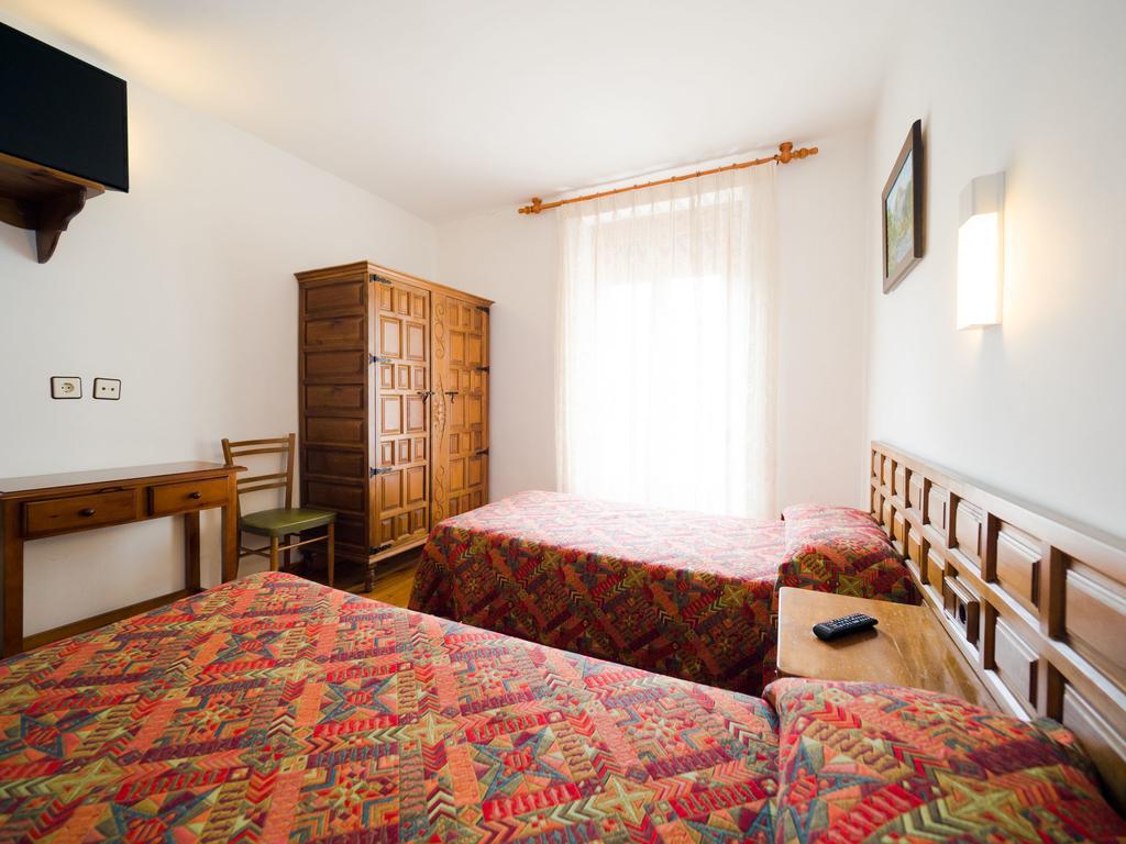 Hostal Pirineos Sarvise Bagian luar foto