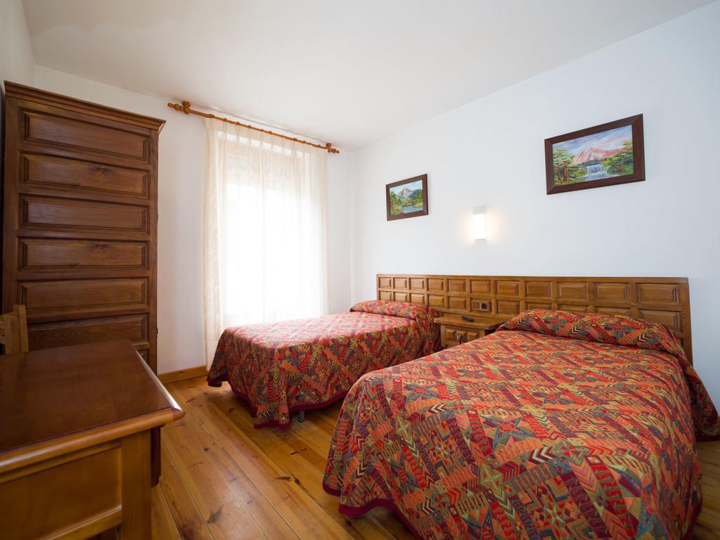 Hostal Pirineos Sarvise Bagian luar foto