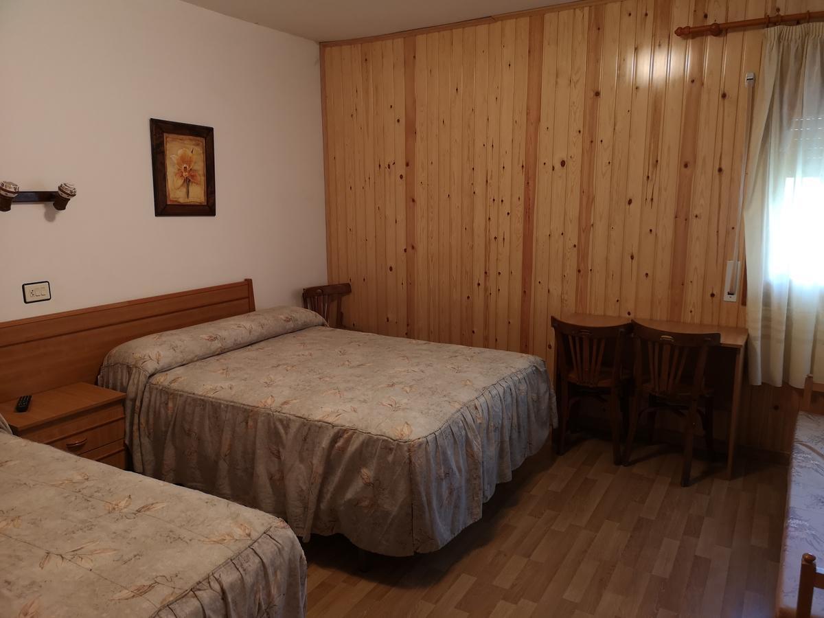 Hostal Pirineos Sarvise Bagian luar foto